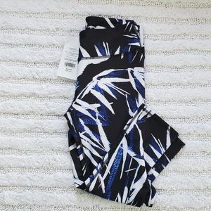 Fabletics salar capri leggings